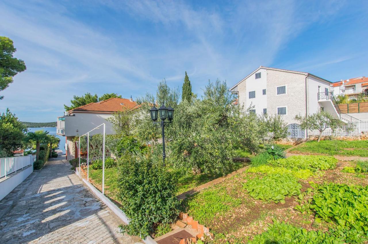 Apartment And Rooms Franka Zaboric Luaran gambar