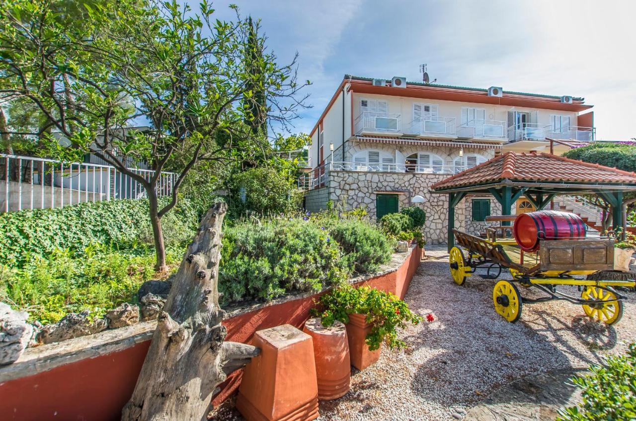 Apartment And Rooms Franka Zaboric Luaran gambar