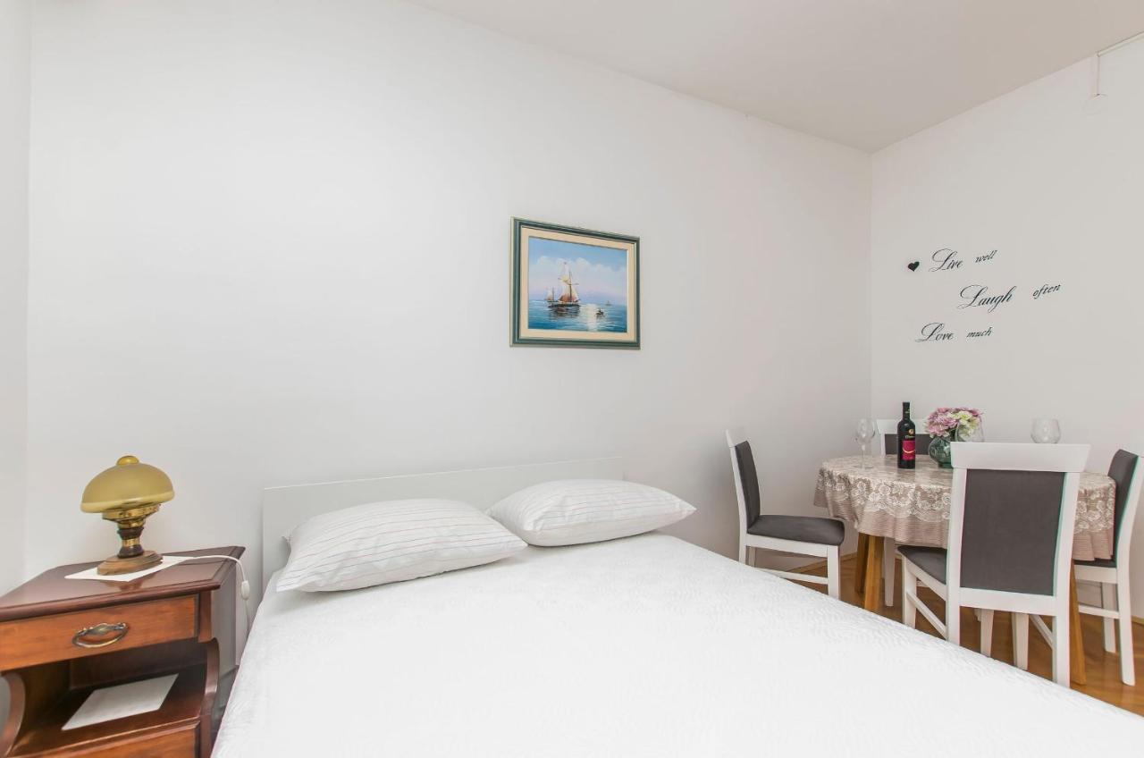 Apartment And Rooms Franka Zaboric Luaran gambar