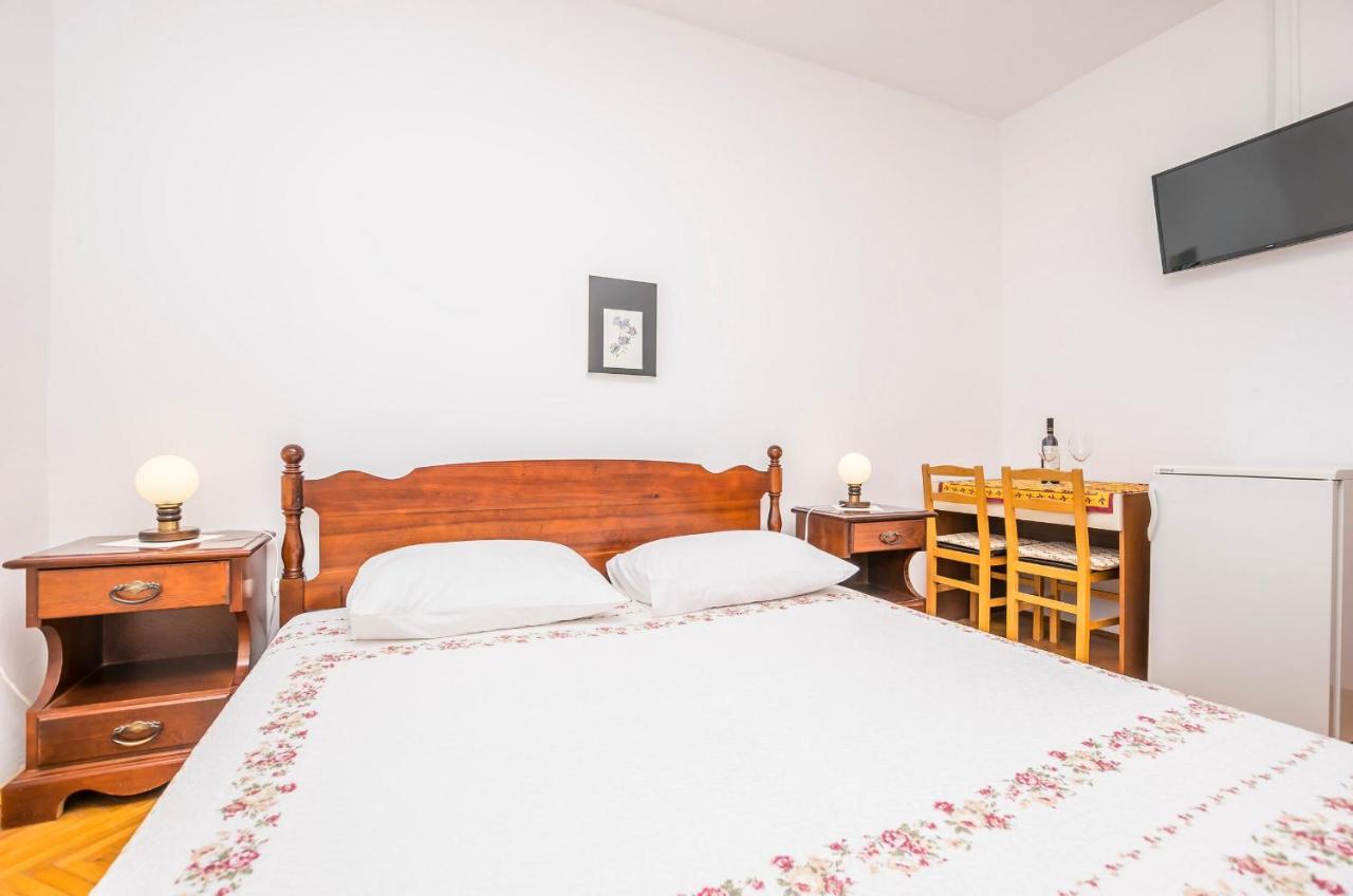 Apartment And Rooms Franka Zaboric Luaran gambar