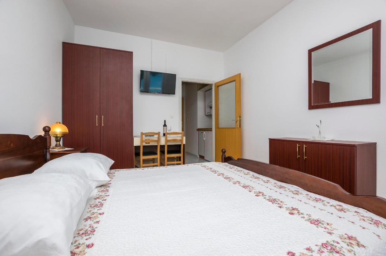Apartment And Rooms Franka Zaboric Luaran gambar
